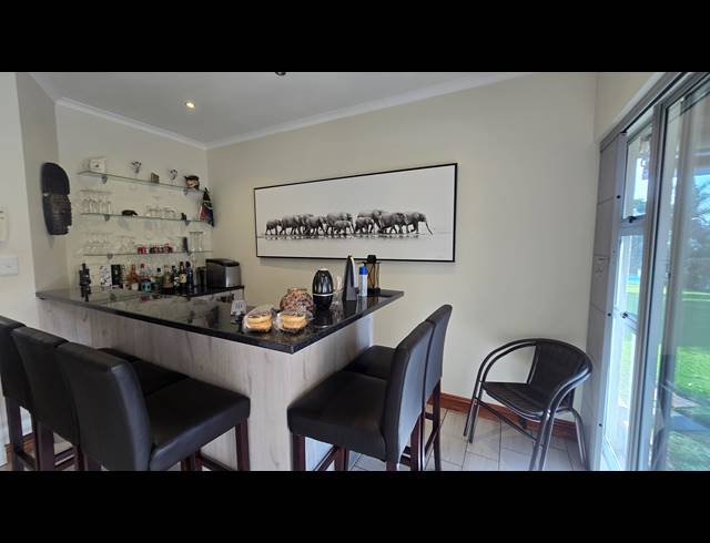 3 BEDROOM FREEHOLD FOR SALE IN BRACKENDOWNS